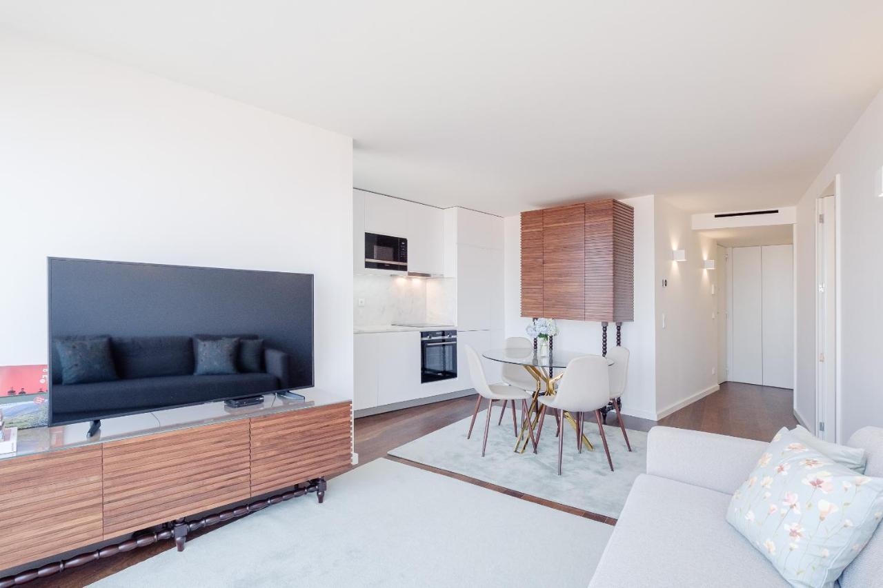 Boutique Rentals- Bliss By The Sea Apt- Ocean Views In Foz Beach OOporto Esterno foto